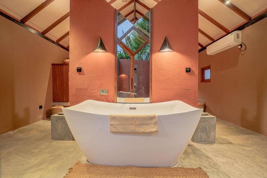 Nisala Villas Хиккадува Экстерьер фото