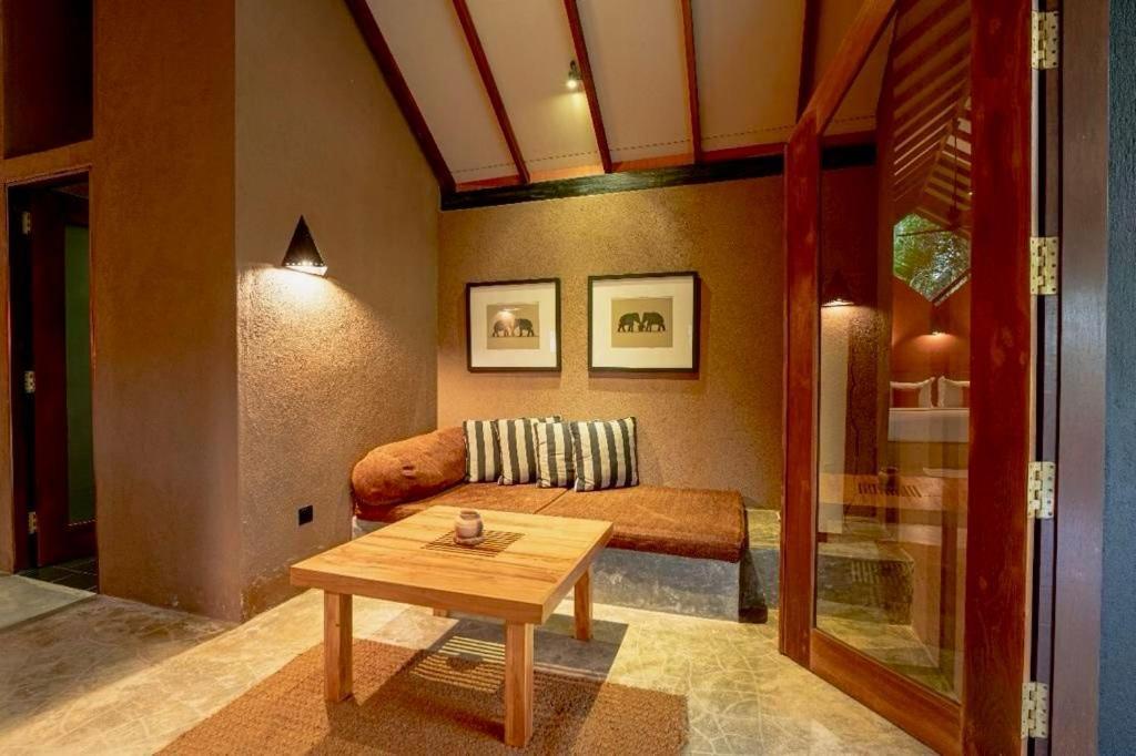 Nisala Villas Хиккадува Экстерьер фото