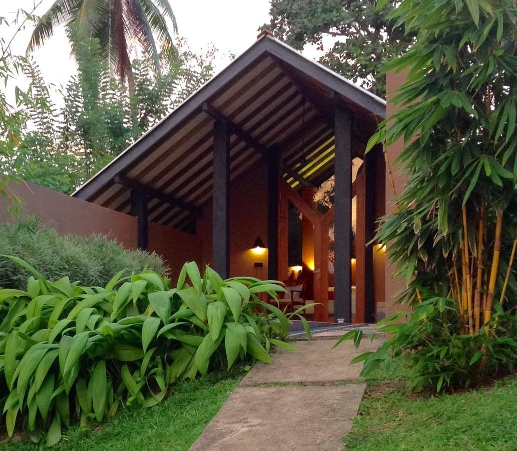 Nisala Villas Хиккадува Экстерьер фото